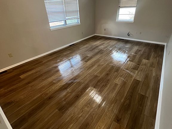 2nd image of 1006 E F St