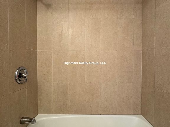 4th image of 3710 N Pine Grove Ave APT 314