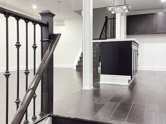 5th image of 551 Hayward Cres