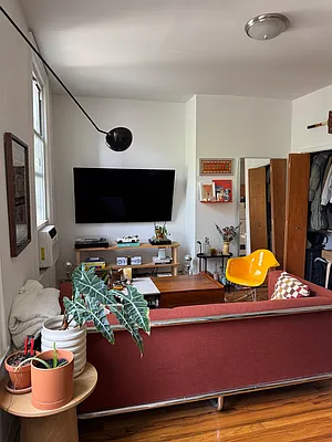 Rented by LDMI Realty Group LLC | media 12