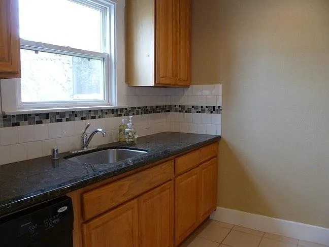 1014 Marin St — Photo 11