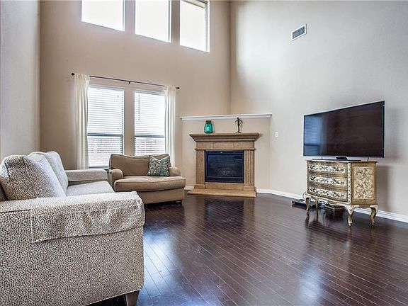 4th image of 723 Cedar Cove Dr