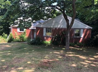 382 Ridgewood Rd, West Hartford, CT 06107