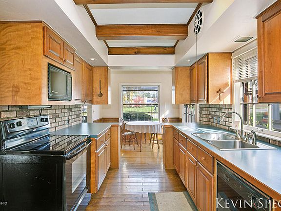5th image of 460 Marywood Dr NE