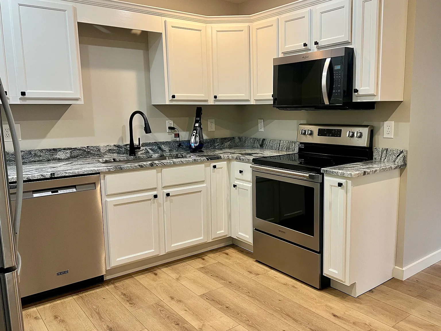 2 bed, 1200 sqft, $2,500 — Photo 2