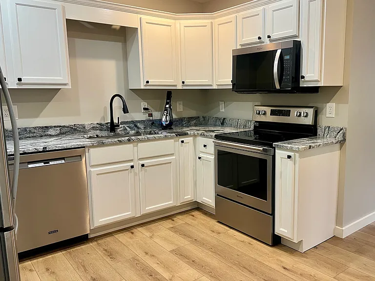 352 Sunset Dr NW — Photo 2