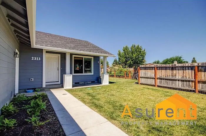2313 Crater Lake Ave — Photo 2