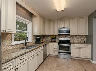 1810 S Thelma Avenue, Springfield, MO 65807