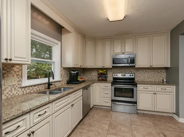 1810 S Thelma Avenue, Springfield, MO 65807