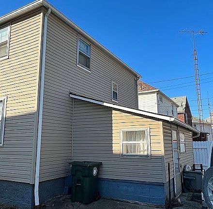2nd image of 1295 Dayton St