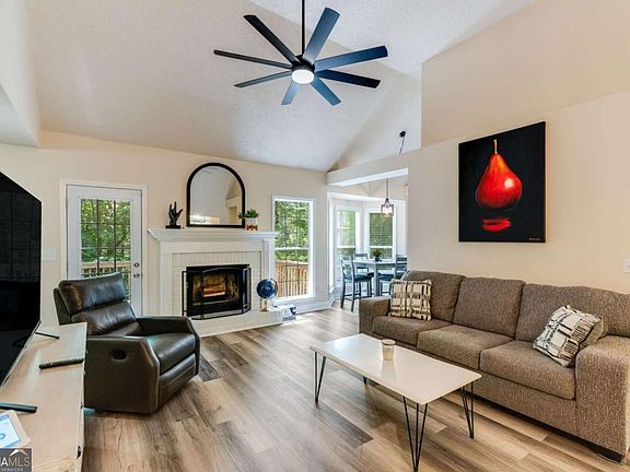 3rd image of 2219 Harper Dr