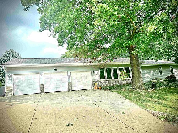 2nd image of 4266 Pella Ln