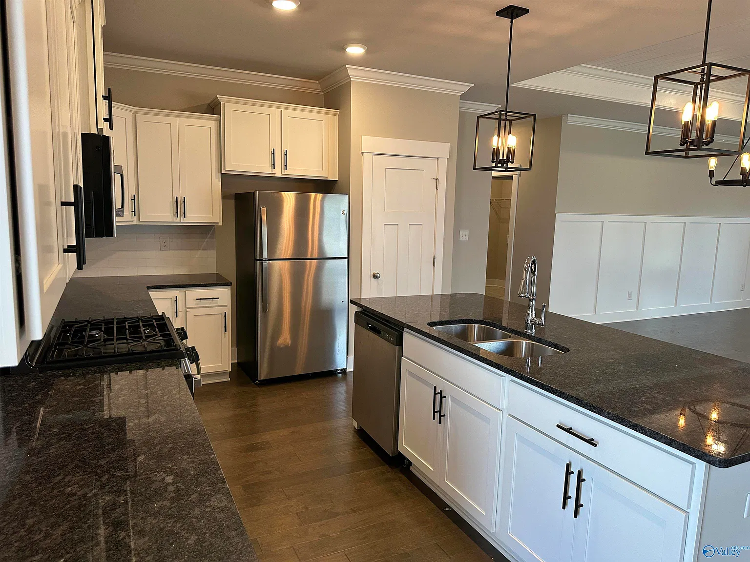 4 bed, 3.0 bath, 2104 sqft, $1,850 — Photo 4