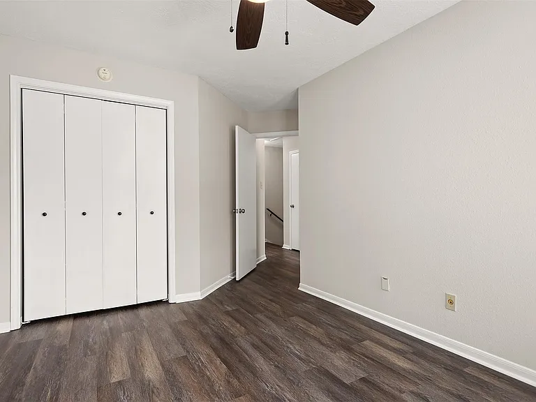 714 Regency Ct — Photo 16