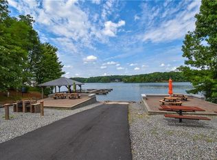 138 N Harbor Watch Dr, Statesville, NC 28677