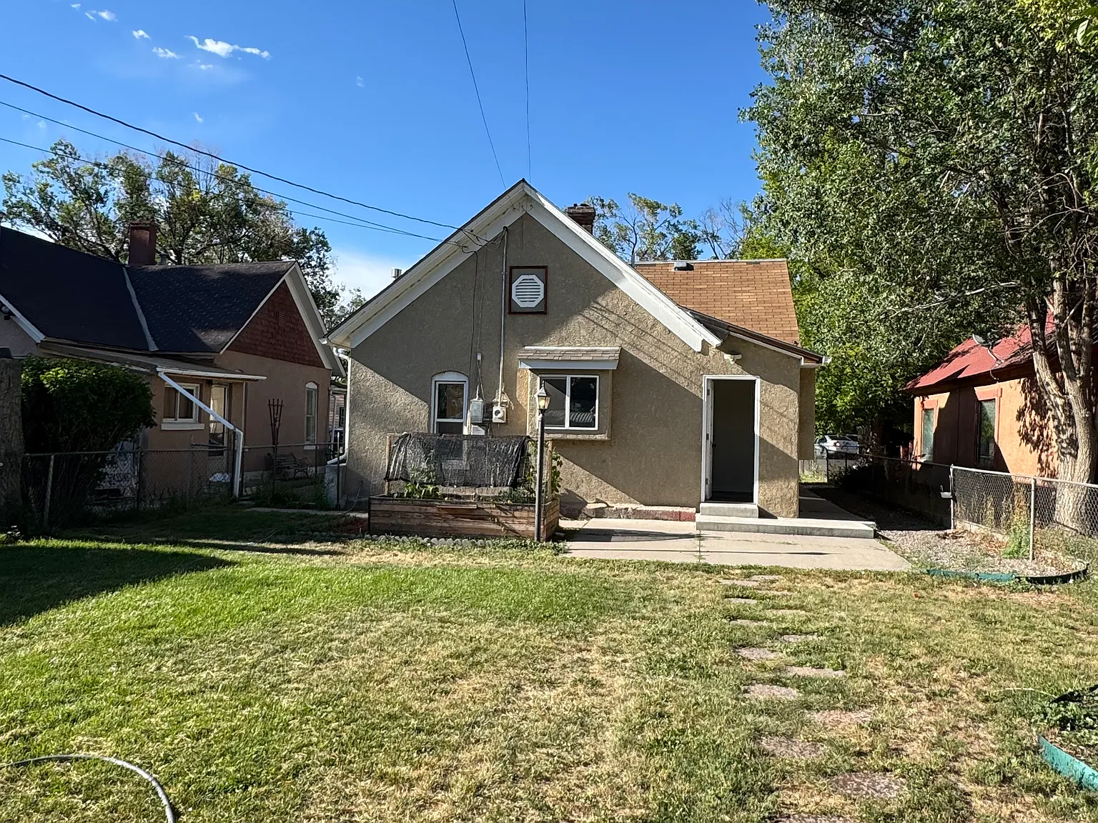 3 bed, 1.5 bath, 1100 sqft, $1,200 — Photo 1