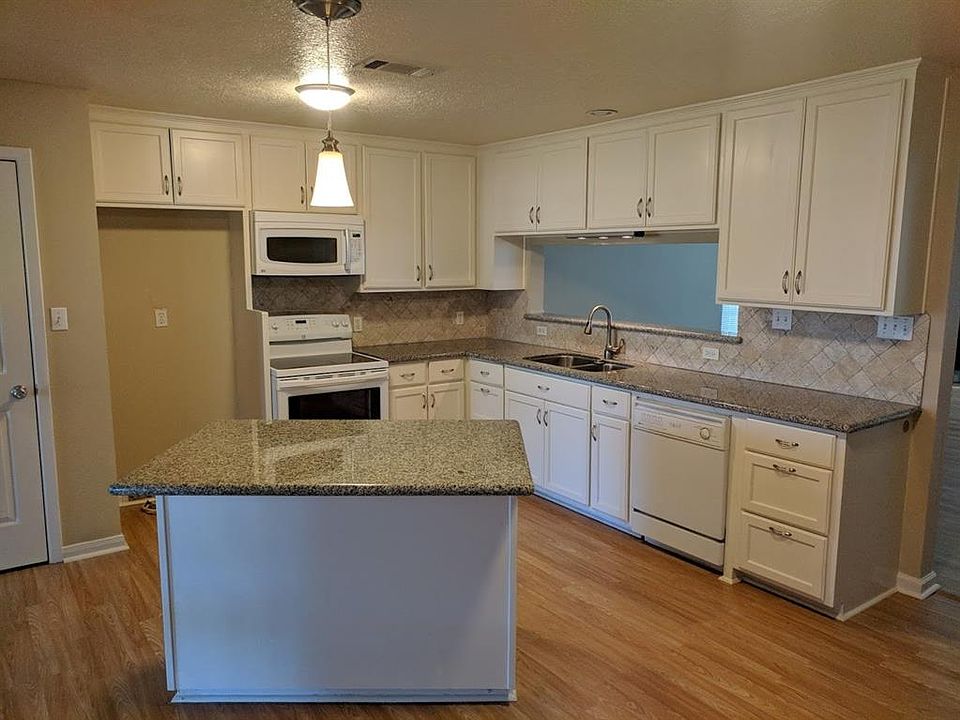 1st image of 3210 Dartmouth Dr