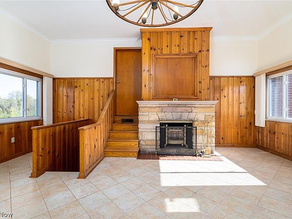 5th image of 162 Locust Ln