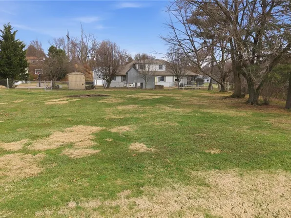 919 19th St, Vienna, WV 26105