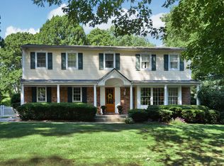 9 Middleville Rd, Northport, NY 11768