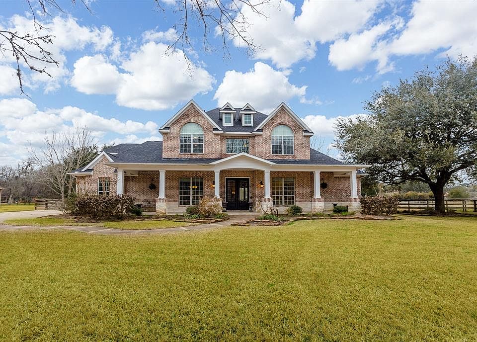 1st image of 32523 Waterworth Ct