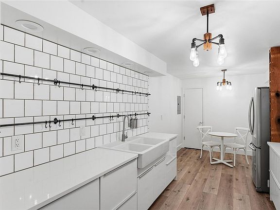 5th image of 3225 Southdale Dr APT 5