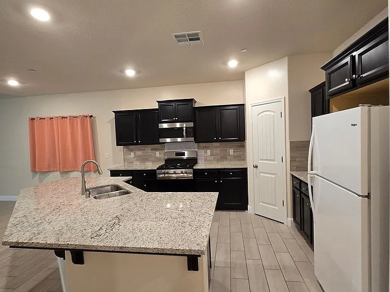 2365 W Mallard Ln — Photo 17