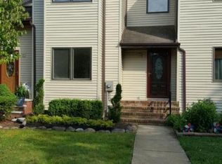42 Ventura Ct, Old Bridge, NJ 08857