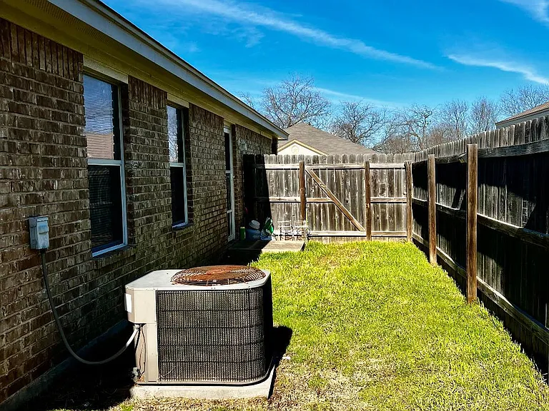 SIDE YARD