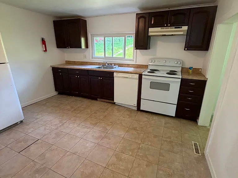 141 Maple St #B — Photo 6