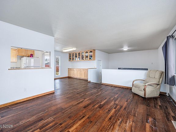 4th image of 521 Whitaker Ln