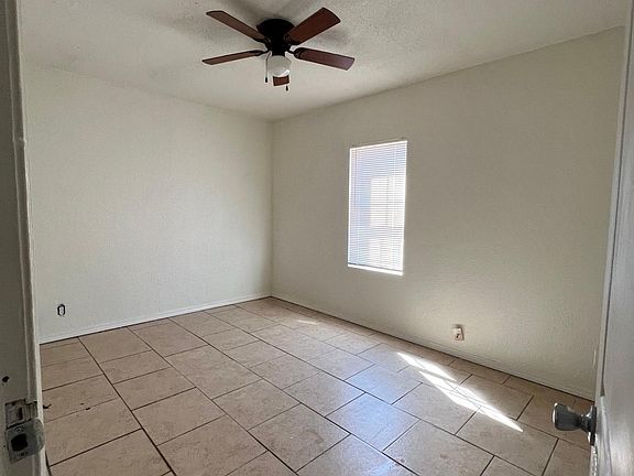 3rd image of 1502 N Hancock Ave