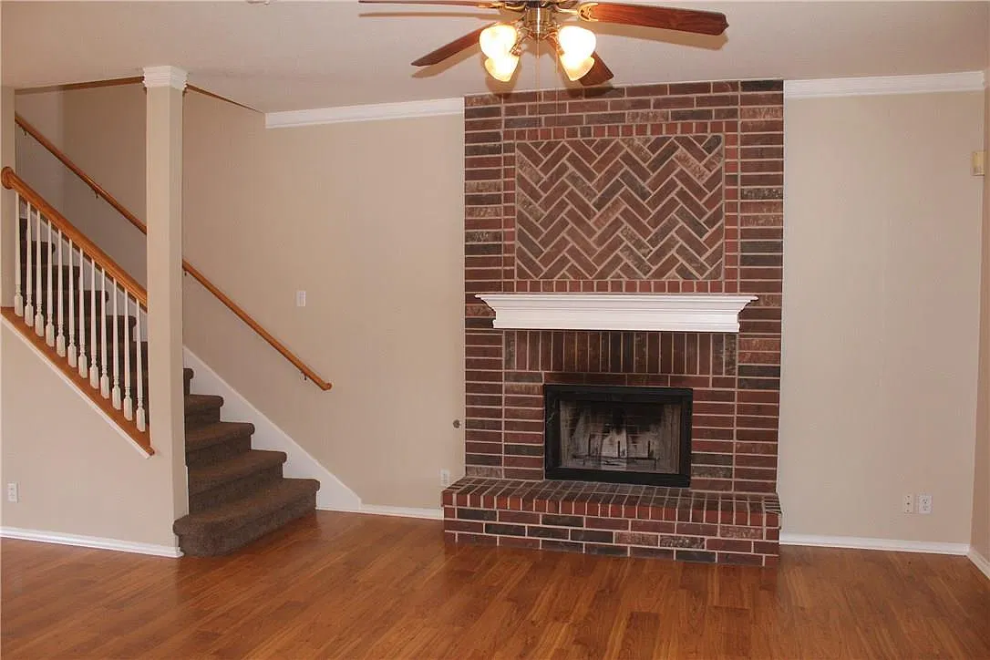 3 bed, 2.5 bath, 1858 sqft, $1,850 — Photo 3