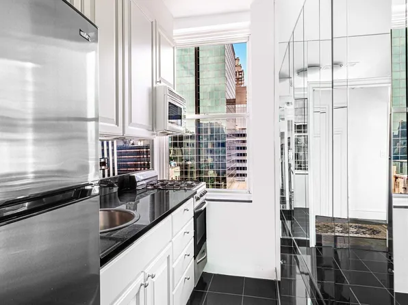 781 5th Avenue image 3 of 7