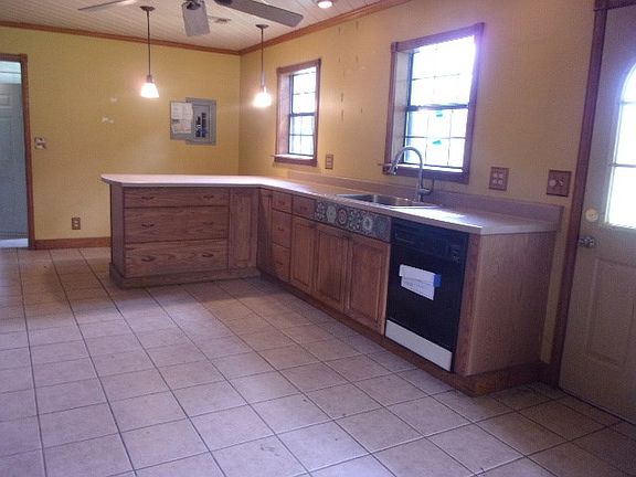 3rd image of 4 Cedar Grove Ln