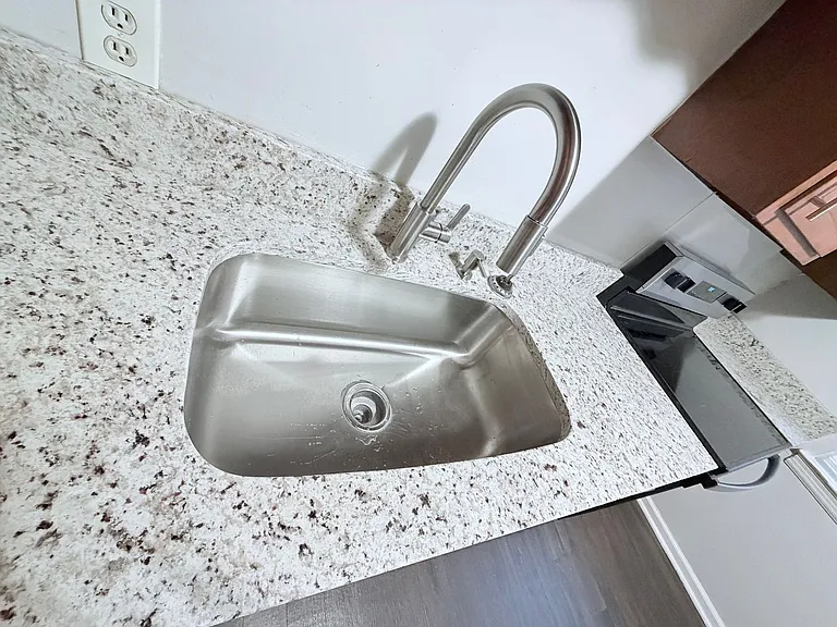 3328 Pinewood Ave — Photo 9