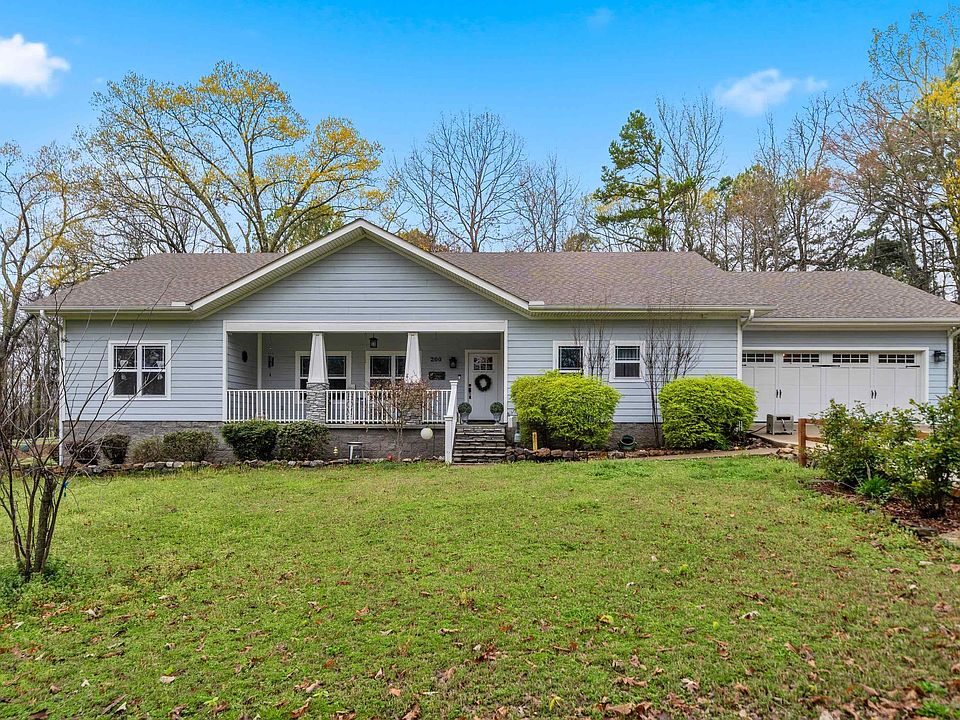 1st image of 200 Autumn Oaks Dr