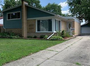 8909 S 55th Ct, Oak Lawn, IL 60453