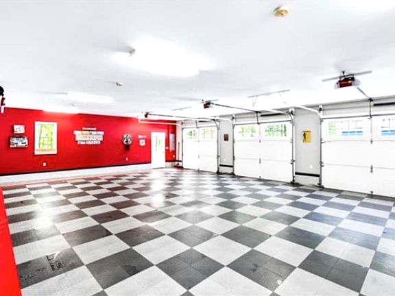 4th image of 302 Forest Road