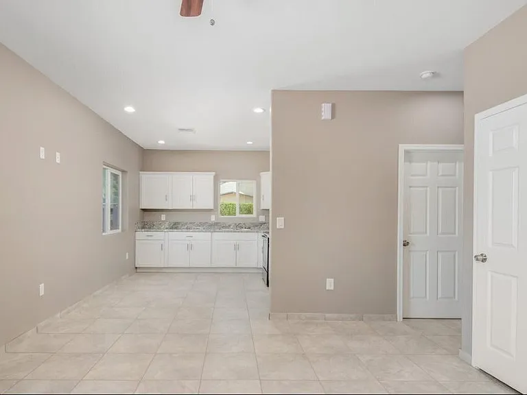 1518 E 27th St #1 — Photo 3