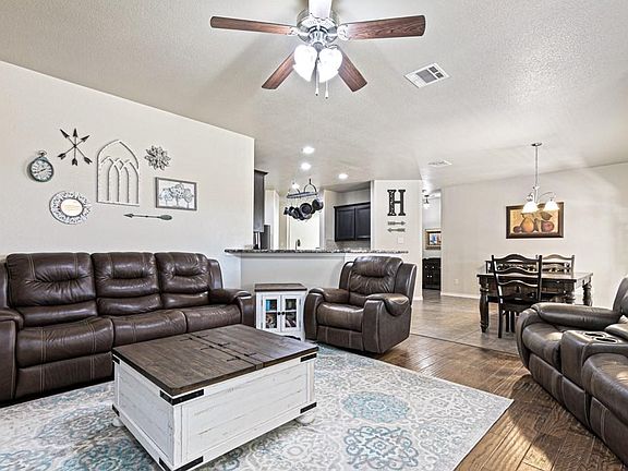 5th image of 718 Lone Star Ct