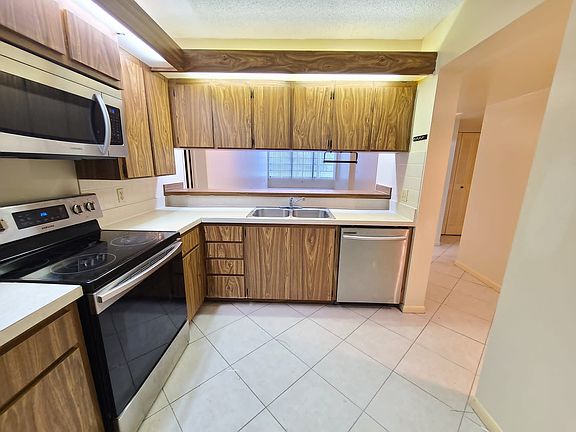 3rd image of 3710 Whitehall Dr #104-104-10