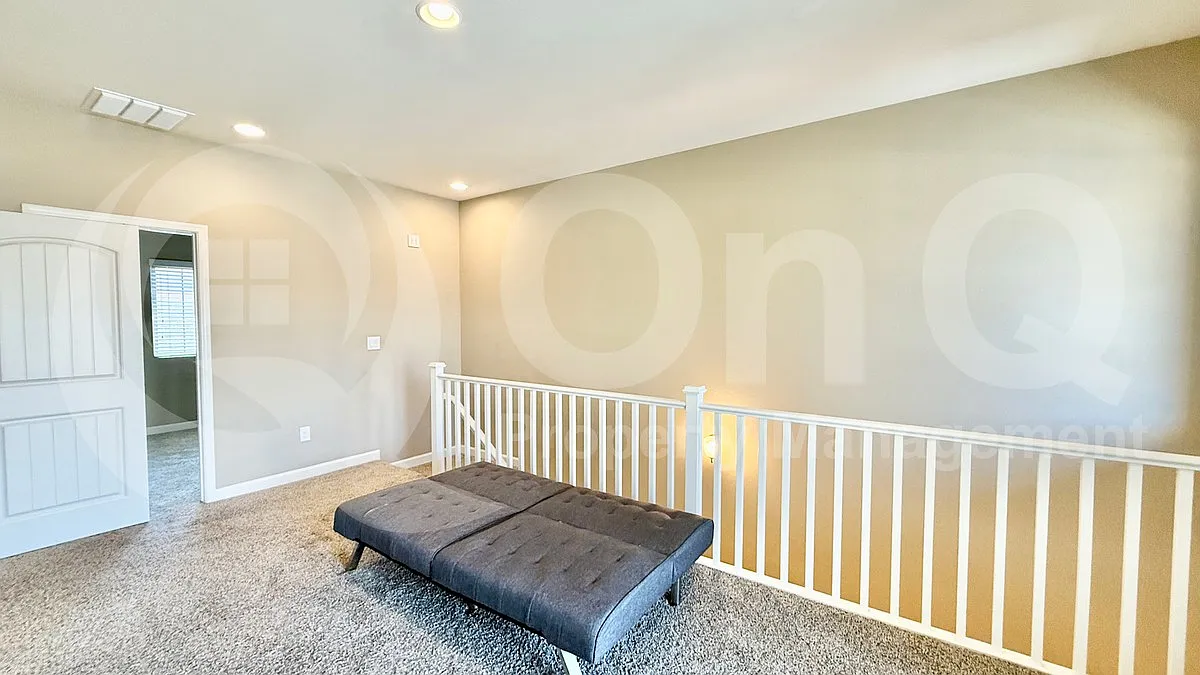 3 bed, 2.5 bath, 1657 sqft, $2,090 — Photo 3