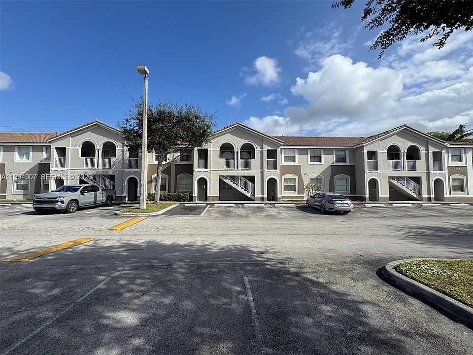 1st image of 2731 SE 17th Ave Unit 207