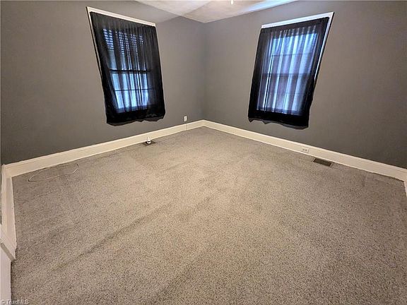 4th image of 608 E Lexington Ave