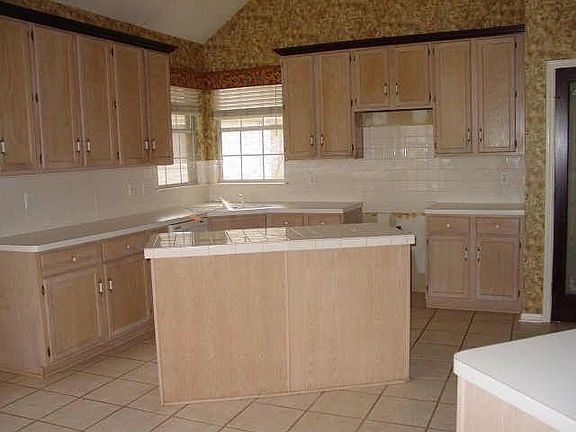 3rd image of 100 Circle Creek Dr