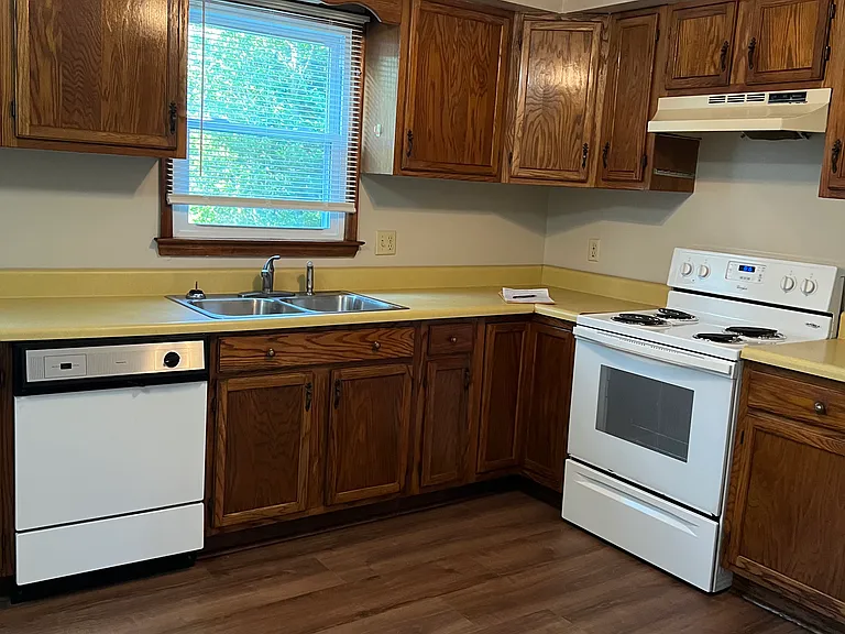 137 Lansing Dr #D — Photo 15