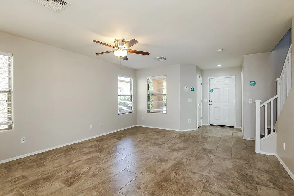 3 bed, 2.5 bath, 1692 sqft, $1,910 — Photo 4