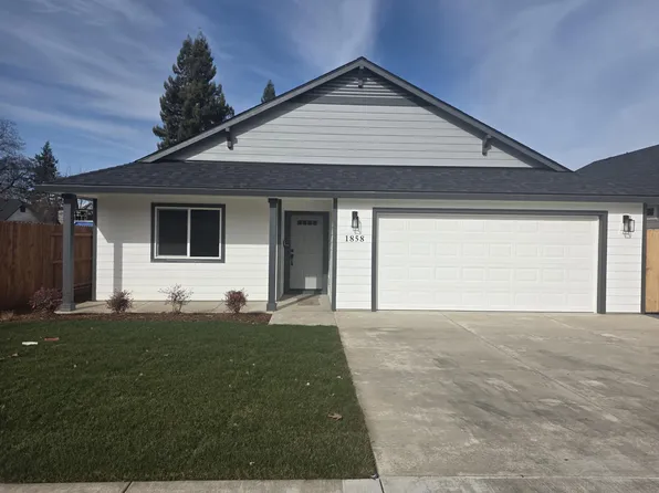 1858 Ingram Ln, Medford, OR 97501