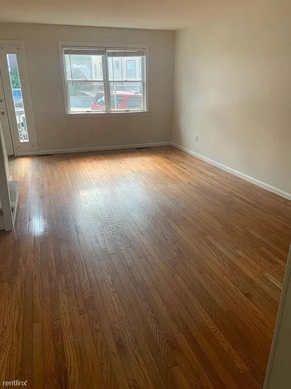 3 bed, 2.5 bath, 1850 sqft, $3,700 — Photo 3